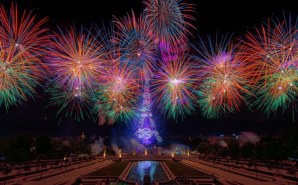 Photo du feu d'artifice à la tour Eiffel