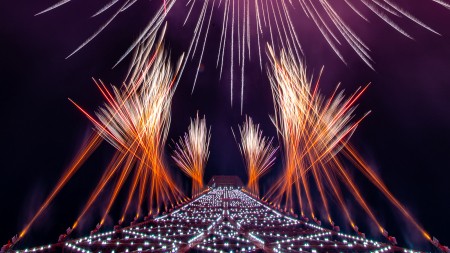 Foto de fuegos artificiales en la Torre Eiffel
